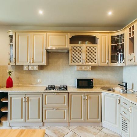 Atlant Luxury Big Family Apart On Golovna З Двома Окремими Спальнями Навпроти Тц Депот Безконтактне Заселення Chernivtsi Exterior foto