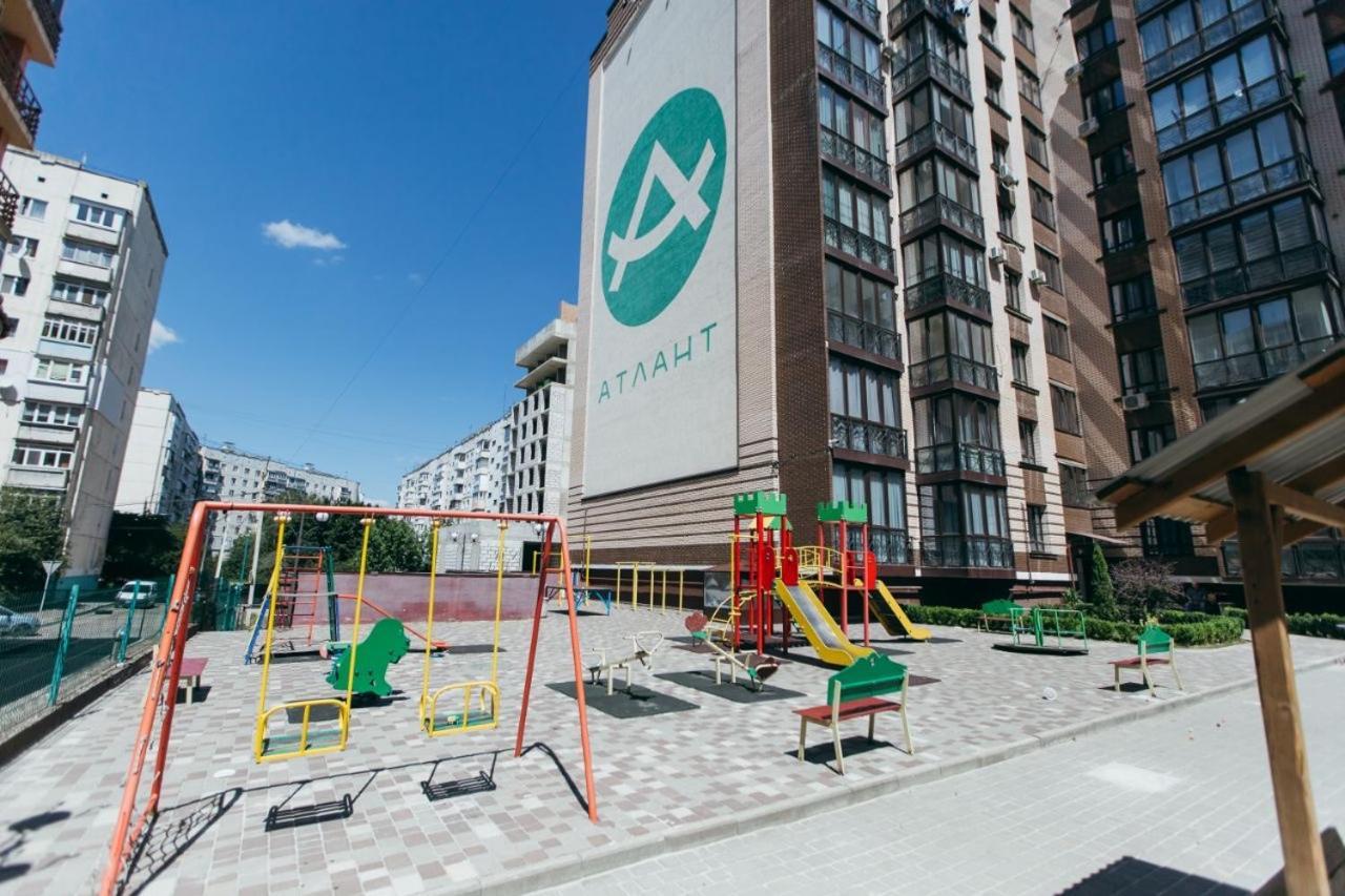 Atlant Luxury Big Family Apart On Golovna З Двома Окремими Спальнями Навпроти Тц Депот Безконтактне Заселення Chernivtsi Exterior foto