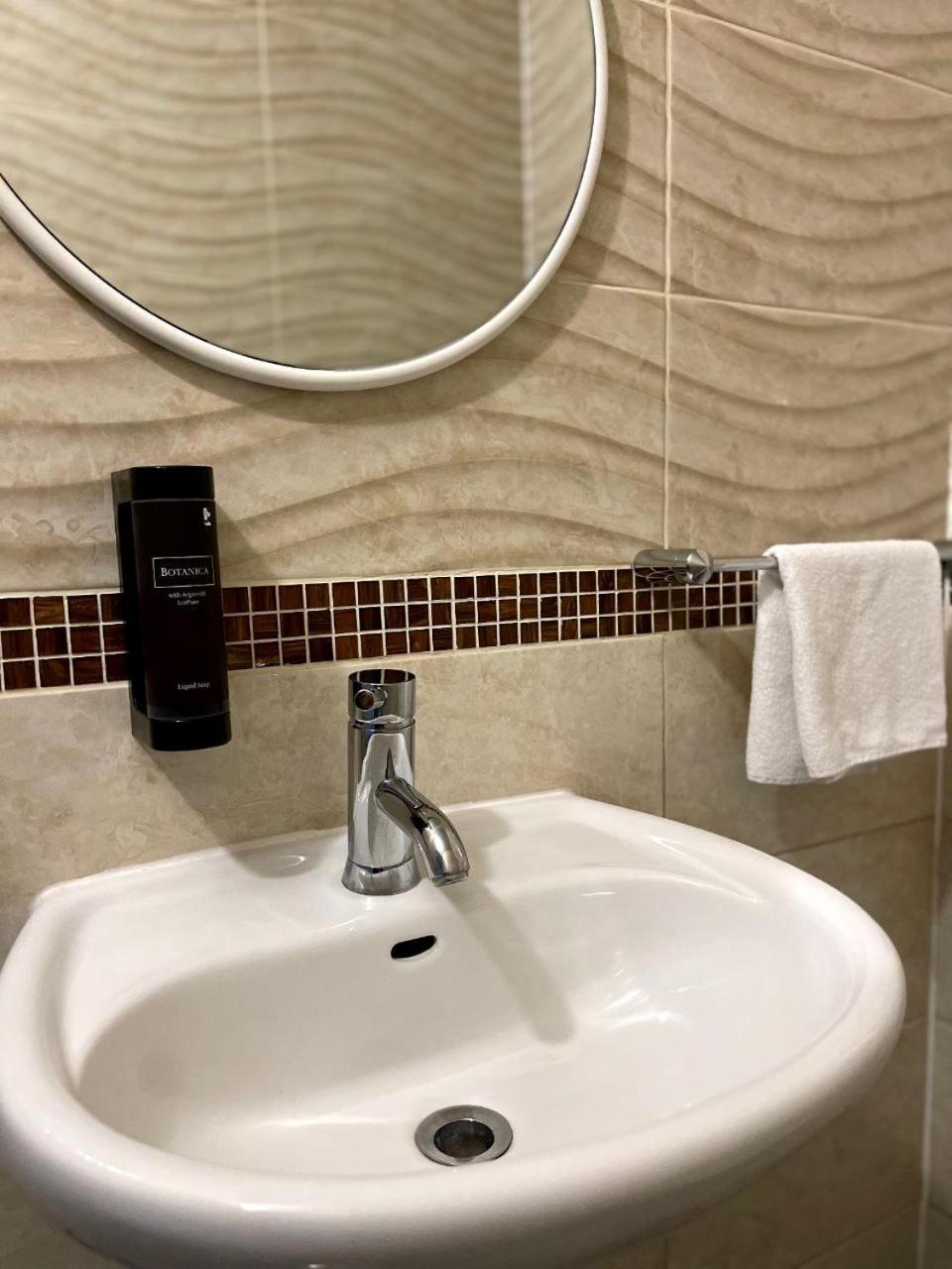 Atlant Luxury Big Family Apart On Golovna З Двома Окремими Спальнями Навпроти Тц Депот Безконтактне Заселення Chernivtsi Exterior foto